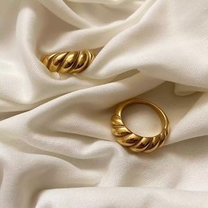Elegant Gold-Tone Women's Ring